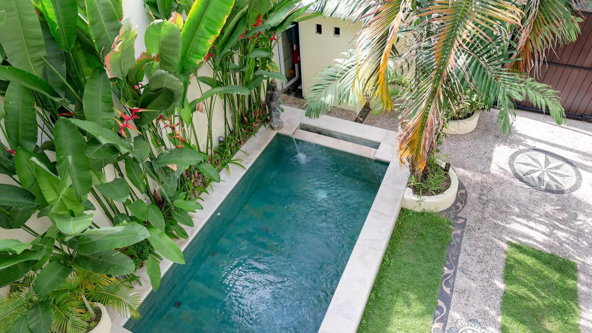 Seminyak Beach Villa Giola Kuta