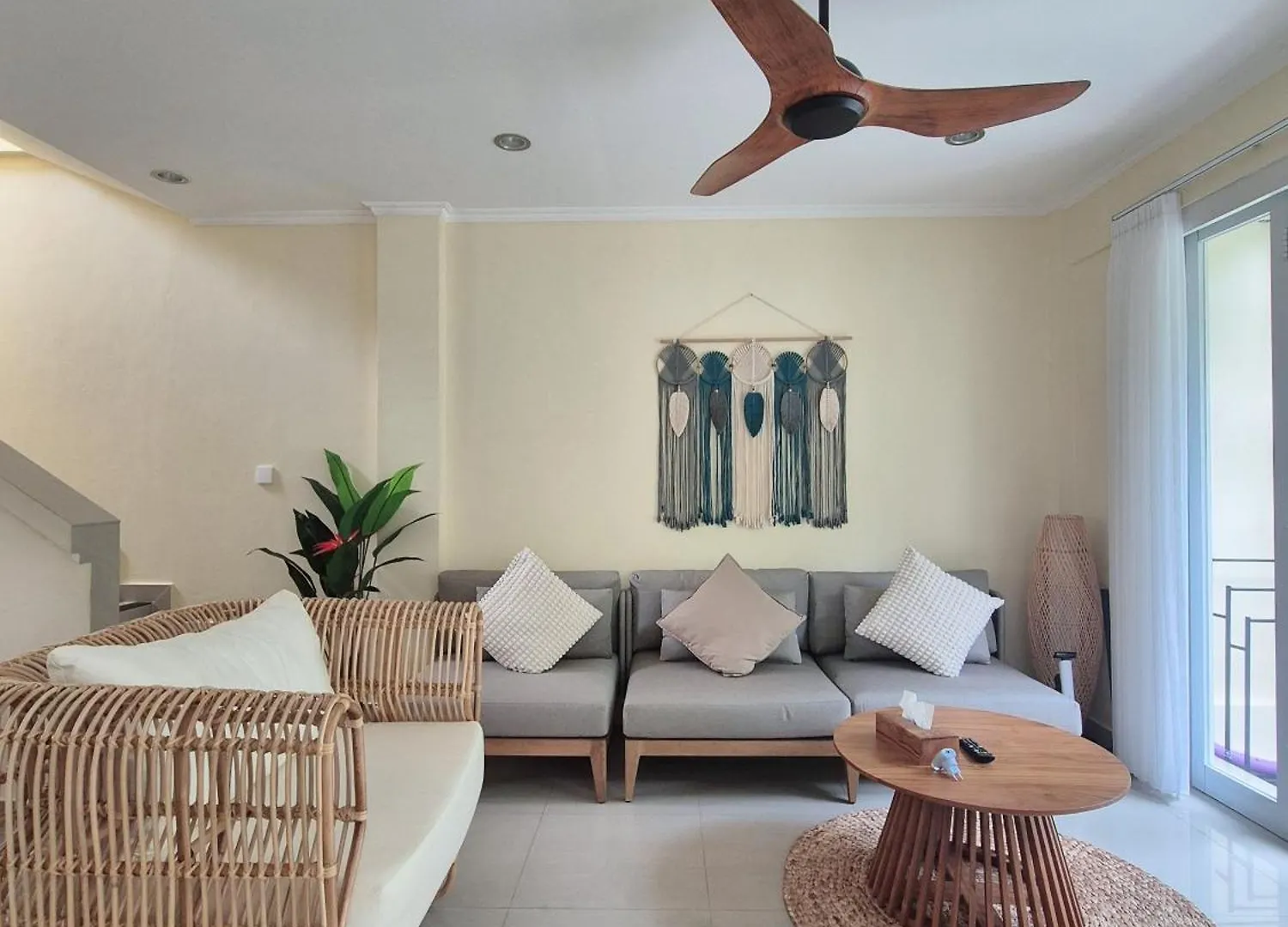 Seminyak Beach Villa Giola Kuta