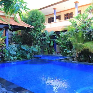 2* Casa de hóspedes Cempaka 3 Losmen